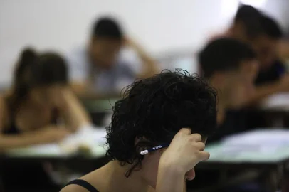  PORTO ALEGRE, RS, BRASIL, 06-01-2019: Estudantes enfrentam o primeiro dia de provas do Vestibular da Ufrgs no Colégio Estadual Júlio de Castilhos. (Foto: Mateus Bruxel / Agência RBS)