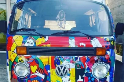 Kombi com arte de Fabio Balen stará no Mercado Chic Boutique