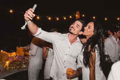 Renan Cunha e Jessica Ferragutt. Réveillon La Fiesta, em Punta del Este.