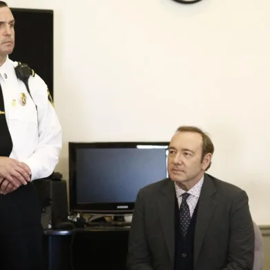 Kevin Spacey sits in chair while the legal teams meet during his arraignment at Nantucket District Court in Nantucket, Massachusetts on January 7, 2019. - Kevin Spacey was formally charged Monday with the indecent assault of a teenager who alleged the US actor groped him at a bar in Massachusetts in 2016. The House of Cards star was not asked for his plea during the brief arraignment in a crowded Nantucket courtroom, but local media said his lawyer entered a plea of not guilty on his behalf.A follow-on hearing was scheduled for March 4,2019 but Spacey was not required to attend. (Photo by Nicole Harnishfeger / POOL / AFP)