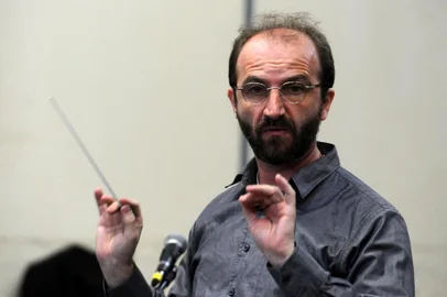  CAXIAS DO SUL, RS, BRASIL, 19/05/2015 - Ensaio da Orquestra de Sopros e Coral Municipal. Ensaio para um concerto comemorativo de 140 anos da imigração italiana. A Orquestra é regida pelo maestro Gilberto Salvagni, e terá a participação da solista Daniela De Carli. Na foto, o maestro Gilberto.Indexador: JONAS RAMOS                     