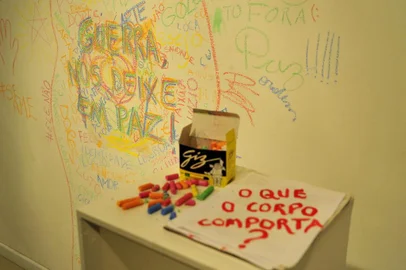 CAXIAS DO SUL, RS, BRASIL. (10/01/2019)Intervenção em obra de Nil Kremer, na Galeria Municipal de Arte Gerd Bornheim. (Antonio Valiente/Agência RBS)