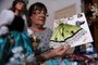 CAXIAS DO SUL, RS, BRASIL, 08/01/2019 - Eliana Konrath cria peças únicas para bonecas tendo como inspiração os vestidos da Rainha e Princesas da Festa da Uva. (Marcelo Casagrande/Agência RBS)