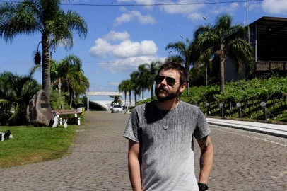CAXIAS DO SUL, RS, BRASIL, 15/11/2018. Matheus Brusa, diretor artístico do desfile da Festa da Uva 2019. (Lucas Amoreli/Agência RBS)