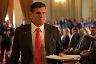  PORTO ALEGRE, RS, BRASIL, 11/01/2019- Assinatura do contrado de concessões de estradas no Palácio Piratini. Na foto- Ministro da Secretaria Geral de Governo, Santos Cruz.  (FOTOGRAFO: JÚLIO CORDEIRO / AGENCIA RBS)