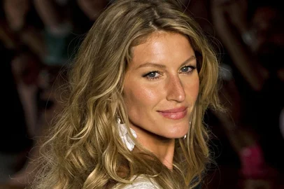 Brazilian supermodel Gisele Bundchen presents a creation by Colcci during the 2015 Summer