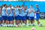 Elenco do Grêmio em conversa com o técnico Renato Portaluppi