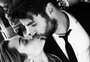 Miley Cyrus mostra fotos do casamento com Liam Hemsworth e revela detalhes do vestido de noiva