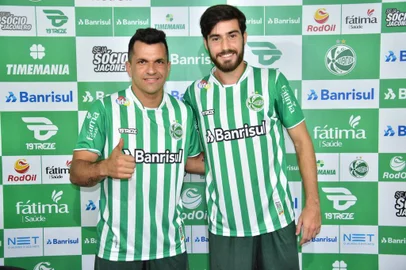 O Juventude apresentou dois reforços para o Gauchão 2019. O lateral-esquerdo Eltinho e o volante Rodrigo Ancheta.