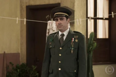Marcelo Adnet imita Bolsonaro na estreia de "Tá No Ar"