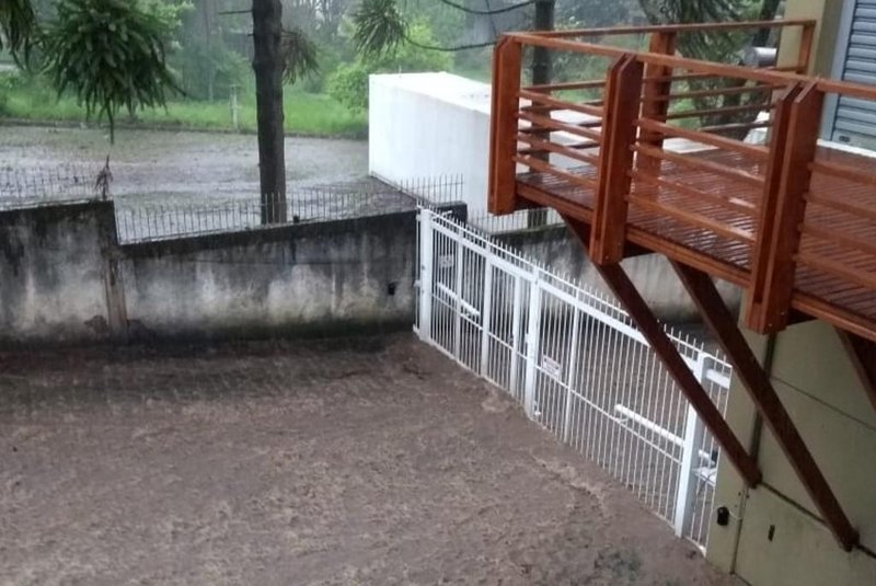MPF marca reunião com prefeitura e DNIT após reclamações de esgoto e acúmulo de água na BR-116 em Caxias.