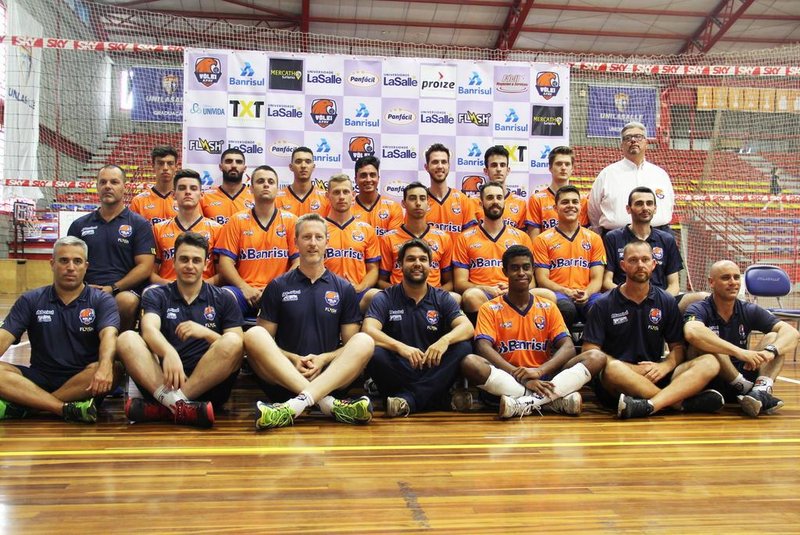  A APAV Canoas apresentou nesta semana o grupo que vai participar da Superliga B de vôlei, competição que se inicia em 19 de janeiro