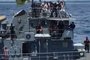 Militares da Marinha dançam hit em navio oficial