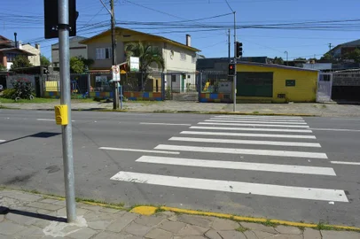 Semáforo para pedestres é instalado no bairro Jardelino Ramos.