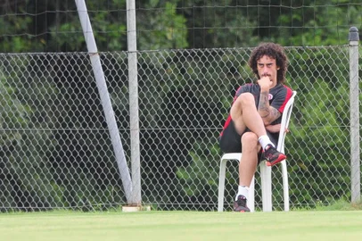 VIAMÃO, RS, BRASIL 24/01/2017 - Inter enfrenta o Tubarão, no Hotel Vila Ventura, em viamão,  no segundo jogo-treino do ano. Na foto: Jogador Valdívia. (FOTO: LAURO ALVES/AGÊNCIA RBS).