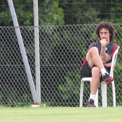 VIAMÃO, RS, BRASIL 24/01/2017 - Inter enfrenta o Tubarão, no Hotel Vila Ventura, em viamão,  no segundo jogo-treino do ano. Na foto: Jogador Valdívia. (FOTO: LAURO ALVES/AGÊNCIA RBS).