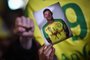  FC Nantes football club supporters gather in Nantes after it was announced that the plane Argentinian forward Emiliano Sala was flying in vanished during a flight from Nantes in western France to Cardiff in Wales, in January 22, 2019. - The 28-year-old Argentine striker is one of two people still missing after contact was lost with the light aircraft he was travelling in on January 21, 2019 night. Sala was on his way to the Welsh capital to train with his new teammates for the first time after completing a £15 million ($19 million) move to Cardiff City from French side Nantes on January 19. (Photo by LOIC VENANCE / AFP)Editoria: HUMLocal: NantesIndexador: LOIC VENANCESecao: peopleFonte: AFPFotógrafo: STF