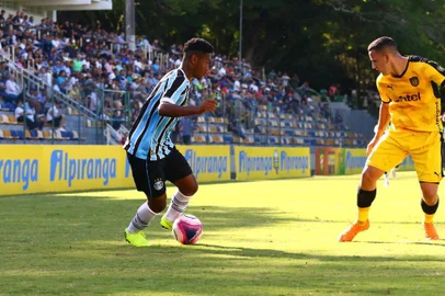 O atacante Tetê foi destaque do Grêmio no confronto com o Peñarol pela Copa Ipiranga sub-20, no estádio do Sesc, em Porto Alegre.