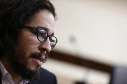 PORTO ALEGRE-RS-BRASIL- 28/03/2017- A vinda do deputado federal Jean Wyllys ao Estado para receber a medalha do Mérito Farroupilha na Assembleia está gerando polêmica na Casa. O parlamentar do PSOL-RJ participará de um debate sobre os direitos humanos no Legislativo gaúcho. FOTO CAMILA DOMINGUES/ZERO HORA