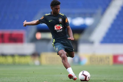 Joia do sub-20 do Grêmio, o atacante Tetê participa de treino da Seleção Brasileira no RedBull Arena, em New Jersey.
