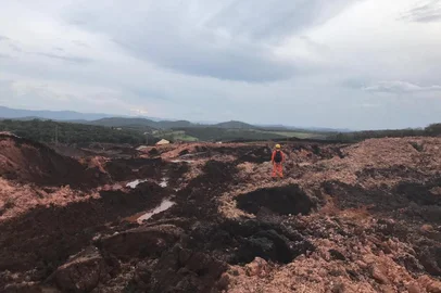  BRUMADINHO, MINAS GERAIS, BRASIL. 26/01/2019. Equipes de resgate trabalham nas buscas em região atingida pelo rompimento da barragem da Vale em Brumadinho, Minas Gerais. (Foto: PMMG/Divulgação)