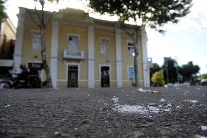  CAXIAS DO SUL, RS, BRASIL 28/01/2019Conforme a Brigada Militar, desde o início da tarde um grupo de pessoas estava reunido no local, em um evento convocado pelas redes sociais, chamado de Pré-Carnaval de Caxias. A realização da festa não estava autorizada pelos órgãos de segurança da cidade.  Após algumas brigas, que deixaram pelo menos duas pessoas feridas, a Tropa de Choque que estava atuando no jogo entre Caxias e Avenida se deslocou até o local. Bombas de gás foram usadas para dispersar o público.(Felipe Nyland/Agência RBS)
