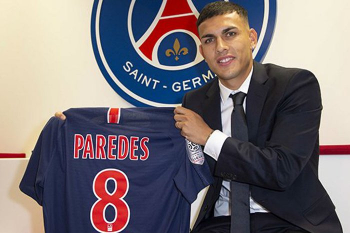 O que é a camisa PSG 8?