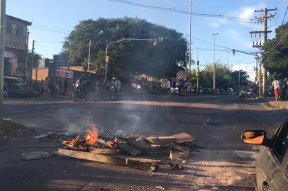 Protesto na Lomba do Pinheiro por causa da falta de água