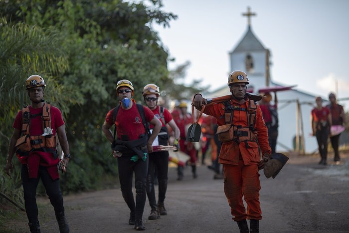 Bombeiros já localizaram sete corpos na barragem em Brumadinho - Portal  Agita