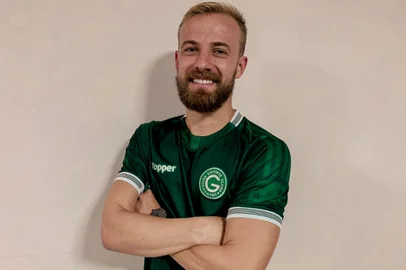 Marcelo Hermes, lateral-esquerdo com passagem pelo Grêmio, foi anunciado pelo Goiás