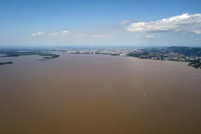  PORTO ALEGRE, RS, BRASIL - Professor Leonardo, da UFPel publicou em revista científica o que seria o mais completo artigo sobre a poluição no Guaíba em parceria com pesquisadores da University of Georgia (UGA).