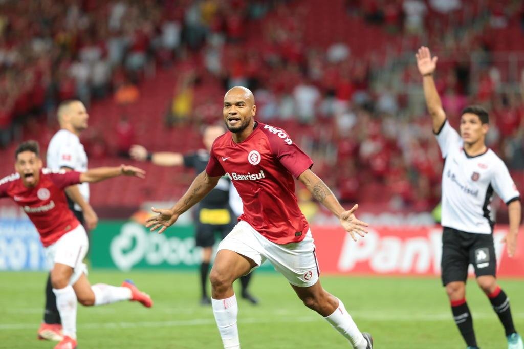 Jogadores do Inter demonstram alívio após vitória: "A ...