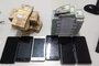 Dinheiro e celulares apreendidos na residência do traficante