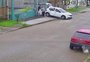 VÍDEO: polícia procura ladrões que atacam casas na Região Metropolitana