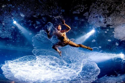 Fuerza Bruta - Look Up