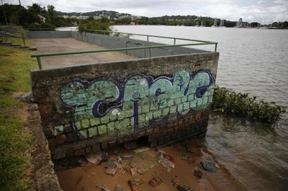  PORTO ALEGRE, RS, BRASIL, 13-02-2019: Condições da Praça do Timbuka, na orla do Guaíba localizada na Zona Sul de Porto Alegre (FOTO FÉLIX ZUCCO/AGÊNCIA RBS, Editoria de Notícias).