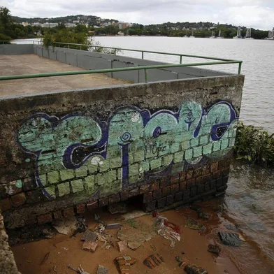  PORTO ALEGRE, RS, BRASIL, 13-02-2019: Condições da Praça do Timbuka, na orla do Guaíba localizada na Zona Sul de Porto Alegre (FOTO FÉLIX ZUCCO/AGÊNCIA RBS, Editoria de Notícias).