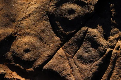  Arqueólogos descobrem gravuras rupestres de mais de 4 mil anos no Paraná