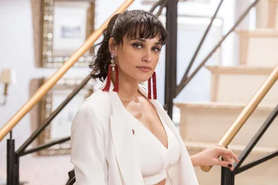  Gisela (Débora Nascimento), verão 90