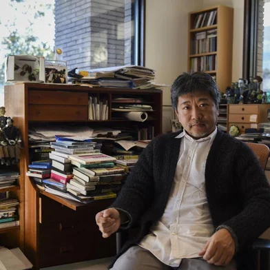 DIRECTOR-RICH-ART-LSPRHirokazu Kore-eda, whose latest film, âShoplifters,â has been a critical success and box office hit, at his office in Tokyo, Jan. 21, 2019. Kore-eda sees his films as an implicit criticism of modern Japan, tackling themes of isolation and social invisibility, as well as the numbing of souls that can come with professional success. (Noriko Hayashi/The New York Times)Editoria: ILocal: TOKYOIndexador: NORIKO HAYASHIFonte: NYTNSFotógrafo: STR