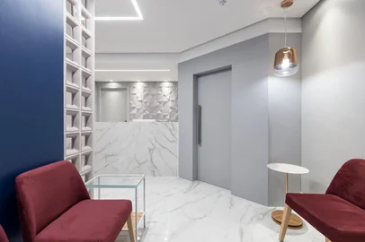 Bem Bolado, consultório, azul, uva, roxo, berinjela, papel de parede, porcelanato, mármore