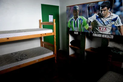  CAXIAS DO SUL, RS, BRASIL, 15/02/2019O alojamento do Juventude, que fica localizado debaixo das arquibancadas do Estádio Alfredo Jaconi, recebe atletas de 14 até 17 anos que integram as categorias de base alviverde. São 10 quartos e 25 acomodações à disposição no clube. (Lucas Amorelli/Agência RBS)