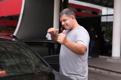 Gustavo Bebianno deixa o hotel onde mora, em BrasÃ­lia (DF)BRASÍLIA, DF, 17.02.2019: GUSTAVO-BEBIANNO - O ministro da Secretaria Geral, Gustavo Bebianno, deixa o hotel onde mora, em Brasília (DF), neste domingo (17). (Foto: Pedro Ladeira/Folhapress)