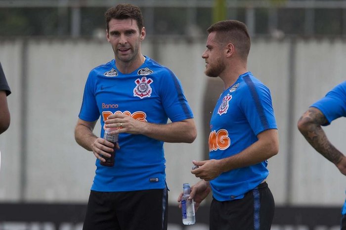 Boselli volta a sentir incômodo em treino do Corinthians, e goleiro reserva deixa rachão machucado
