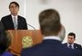 Bolsonaro assina projeto de lei anticrime proposto por Moro
