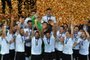 Germanys players lift the trophy after winning the 2017 Confederations Cup final football match between Chile and Germany at the Saint Petersburg Stadium in Saint Petersburg on July 2, 2017. / AFP PHOTO / FRANCOIS XAVIER MARIT