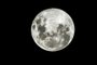 SUPER LUA É VISTA EM SPSP - SUPER/LUA - GERAL - Na noite desta terça-feira (19), a Lua cheia está maior e mais brilhante do que normal. Os astrônomos costumam chamar o fenômeno de ?superlua?. Ele acontece sempre que o satélite está em seu perigeu, nome que os cientistas dão ao ponto em que cumpre a sua órbita mais próxima da Terra. 19/02/2019 - Foto: ALOISIO MAURICIO/FOTOARENA/FOTOARENA/ESTADÃO CONTEÚDOEditoria: GERALLocal: SÃO PAULOIndexador: ALOISIO MAURICIOFonte: 1683578Fotógrafo: FOTOARENA