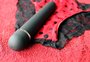 Nos 150 anos do vibrador, nossa colunista conta suas aventuras (e desventuras) com o "brinquedinho"