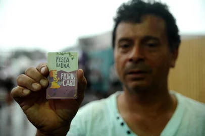  CAXIAS DO SUL, RS, BRASIL (24/02/2019)Visitantes da Festa da Uva reclamam de demora e fila na chuva para reembolso do Fiorin Card. (Antonio Valiente/Agência RBS)