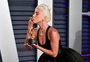 Lady Gaga emociona com performance de "Shallow" e leva seu primeiro Oscar